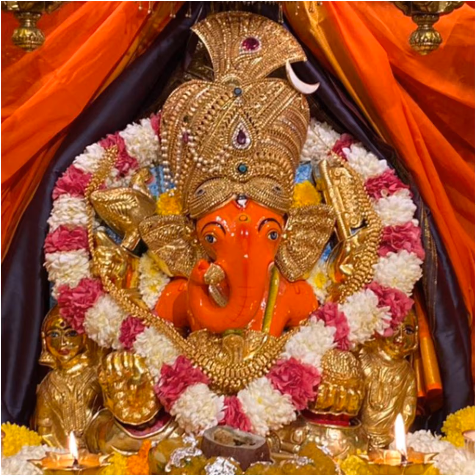 Ganesh Chaturthi chadawa at Shree Siddhivinayak Temple